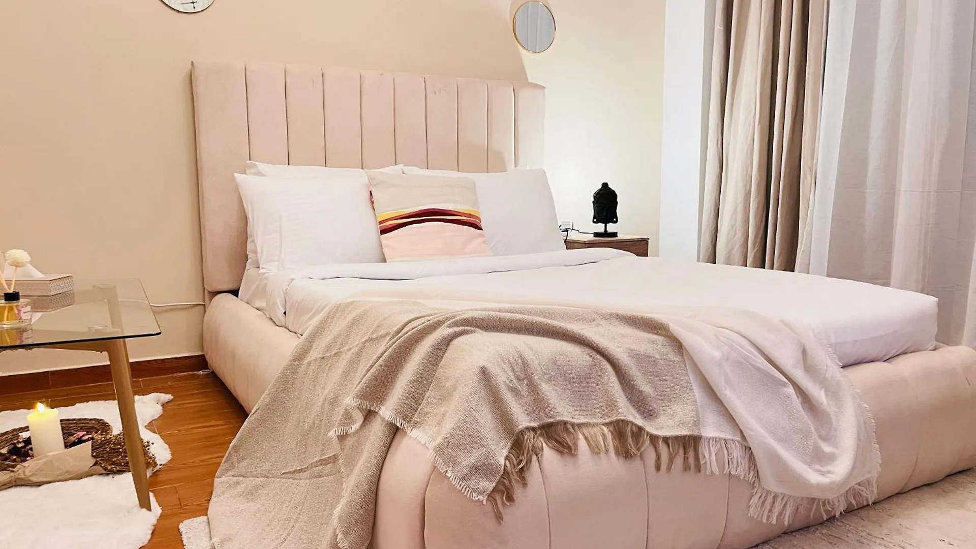 Lejlighed Aesthetically Designed Lavish Apt, Near Marina Dubai