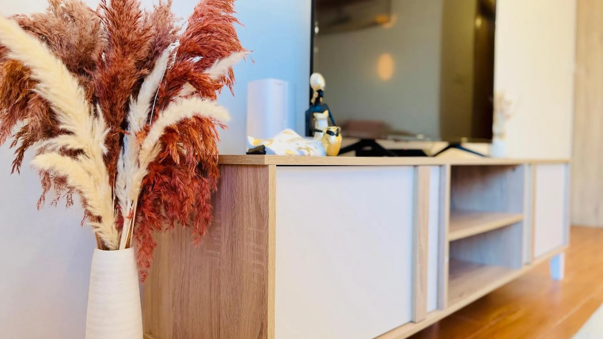 Lejlighed Aesthetically Designed Lavish Apt, Near Marina Dubai